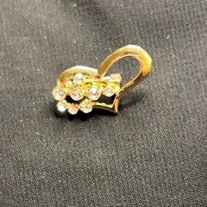 VTG Gold tone Metal and clear rhinestone Heart brooch. Unbranded